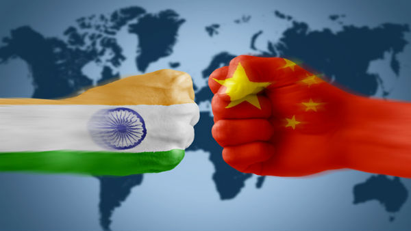 கண்கானிப்பில் 10,000 மேற்பட்டோர் கண்கானிப்பு