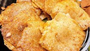 நெய் மணக்க ருசி ருசியான இட்லியும்.. மணக்க மணக்க ஊத்தாப்பமும்.. கை வந்த தொழிலில் கலக்கும் சீனா பாய்!