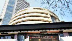 640 புள்ளிகள் சரிவில் சென்செக்ஸ்! தொடர்ந்து அதிகரிக்கும் சரிவு!