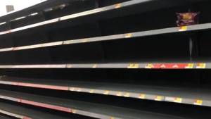 வல்லரசா இது.. ஒரு பாக்கெட் பிரட் இல்லியே.. வால்மார்ட்டை வழித்து எடுக்கும் அமெரிக்கர்கள்!